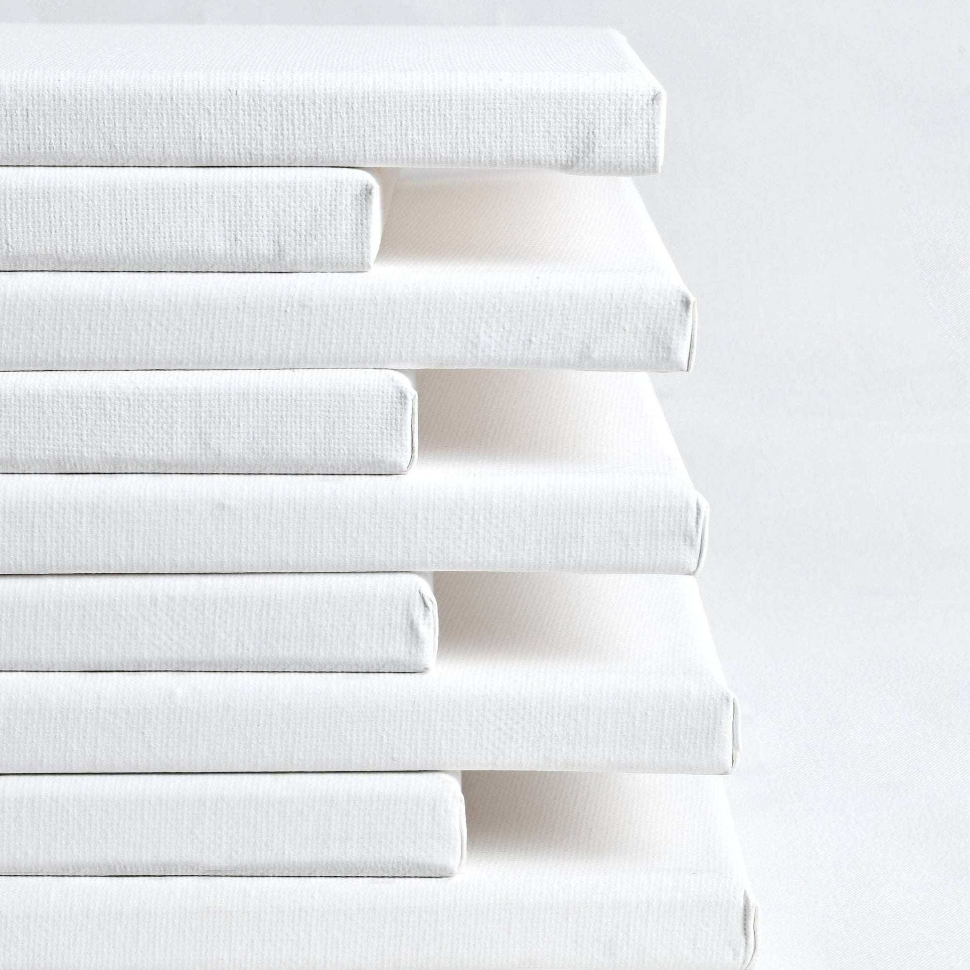 Artina Leinwand auf Keilrahmen, 280g/m², weiß vorgrundiert, formstabil, FSC®-zertifiziert, schwere Baumwolle, verschiedene Größen.